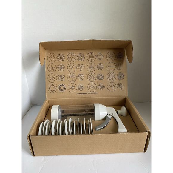 Pampered Chef Cookie press With 15 Disc Holiday Christmas #1525 Baking Missing 1 - Picture 1 of 11